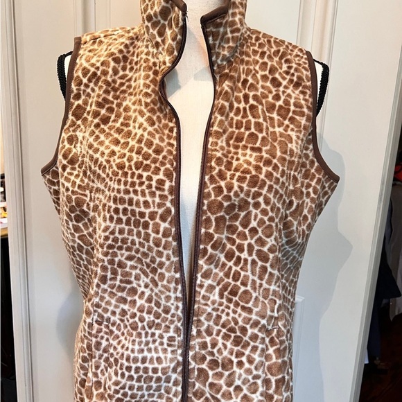 MiFreesia Jackets & Blazers - Giraffe Print Sleeveless Fleece Vest
